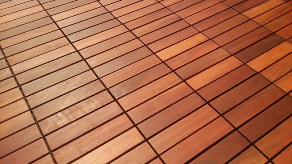 Holzfliesen Massarandub Terrasse