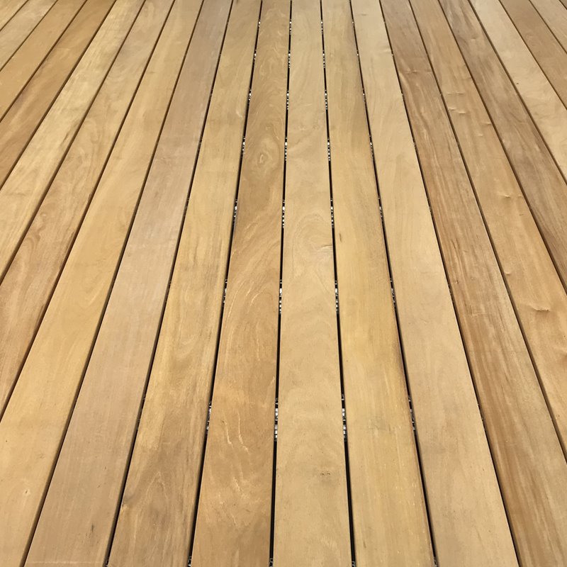 Garapa-Terrassendielen verdeckt verschraubt