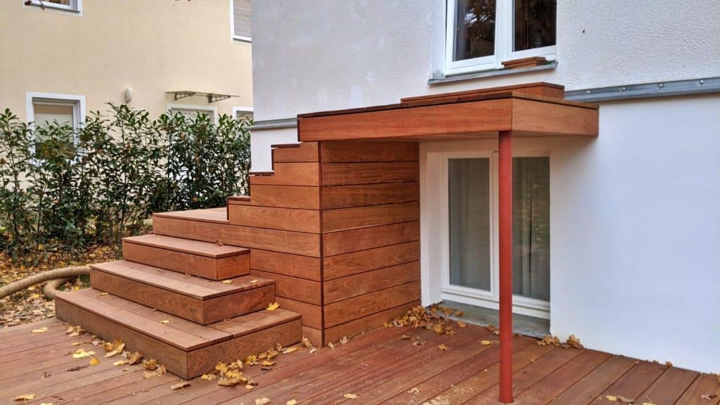 Jatoba-Terrassendielen mit Treppenaufgang, Holzterrasse Berlin