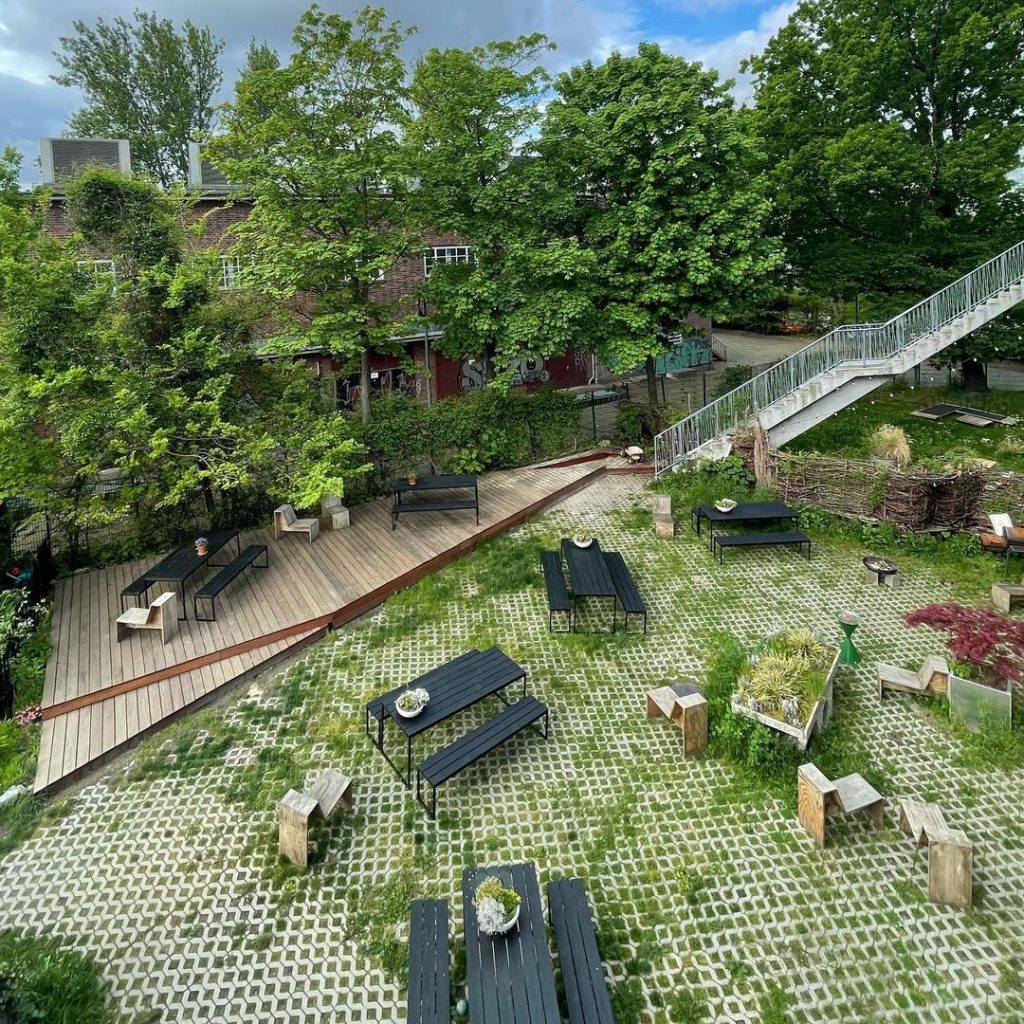 Jatoba terrassebrædder på Lobe Block Berlin, forvitret i 6 måneder